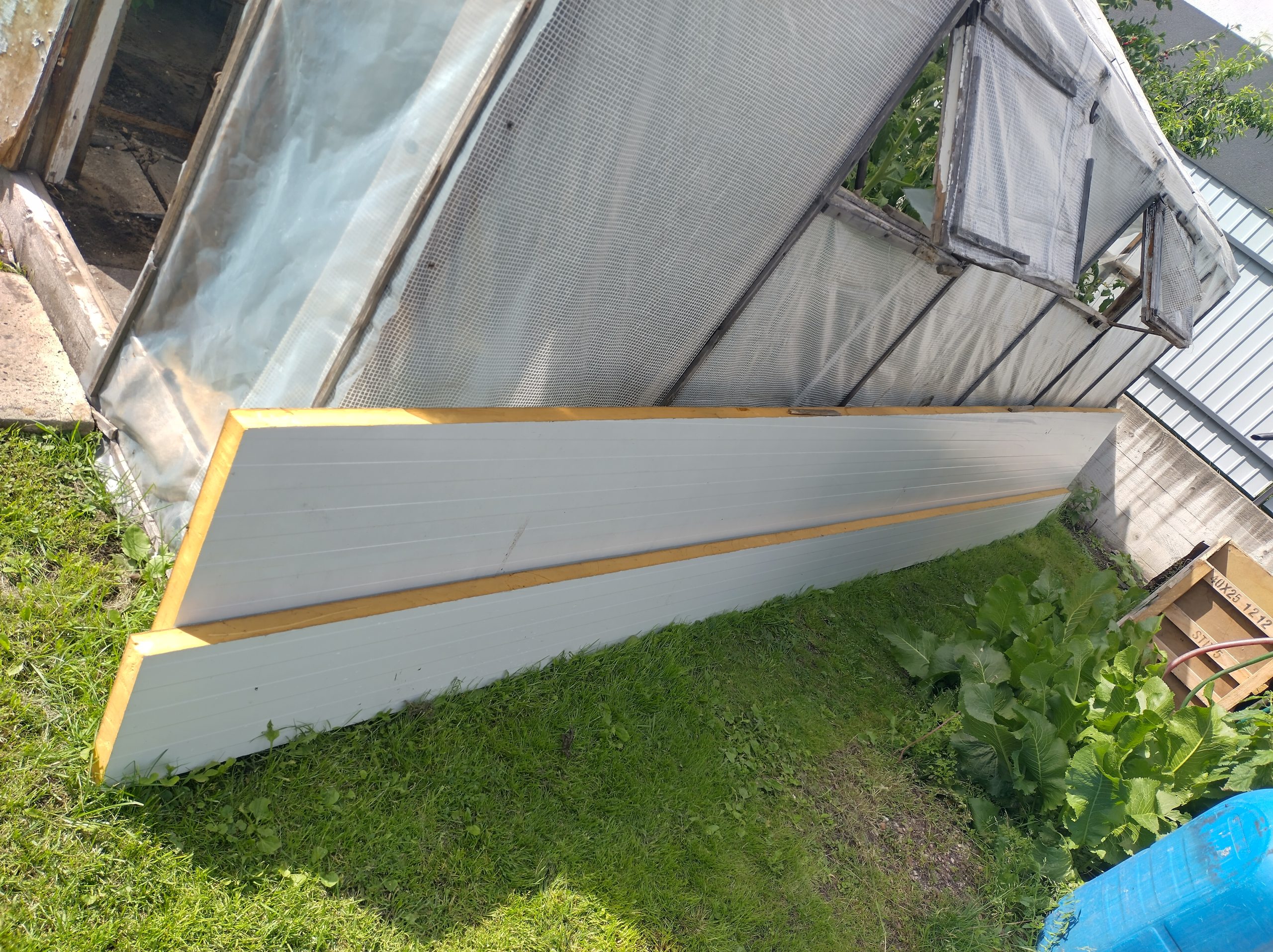 Sandwich plokščių likučiai