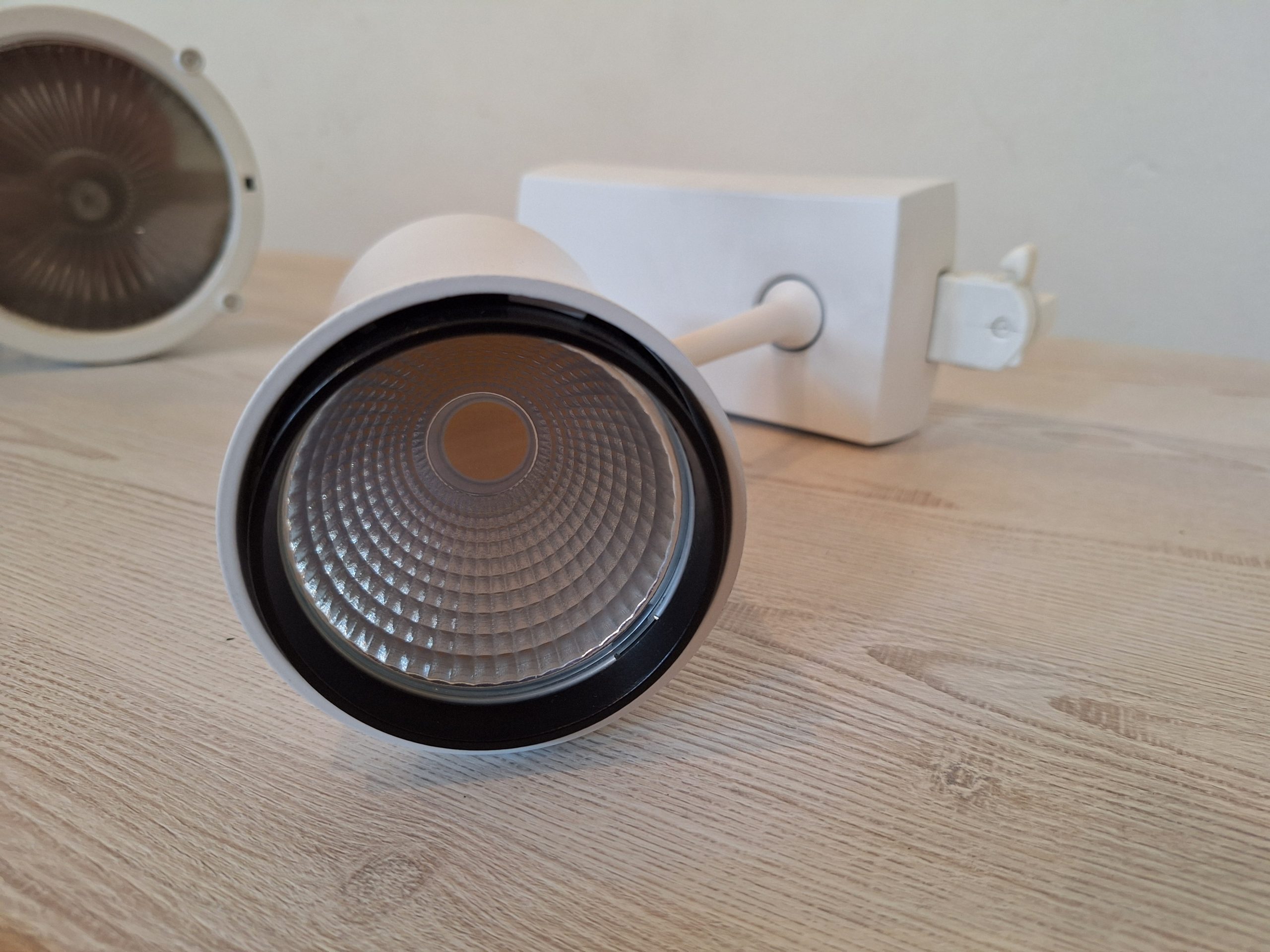 Prožektoriniai šviestuvai su Multi adapter GA69 – 6A, 250V (Viso 19vnt.)