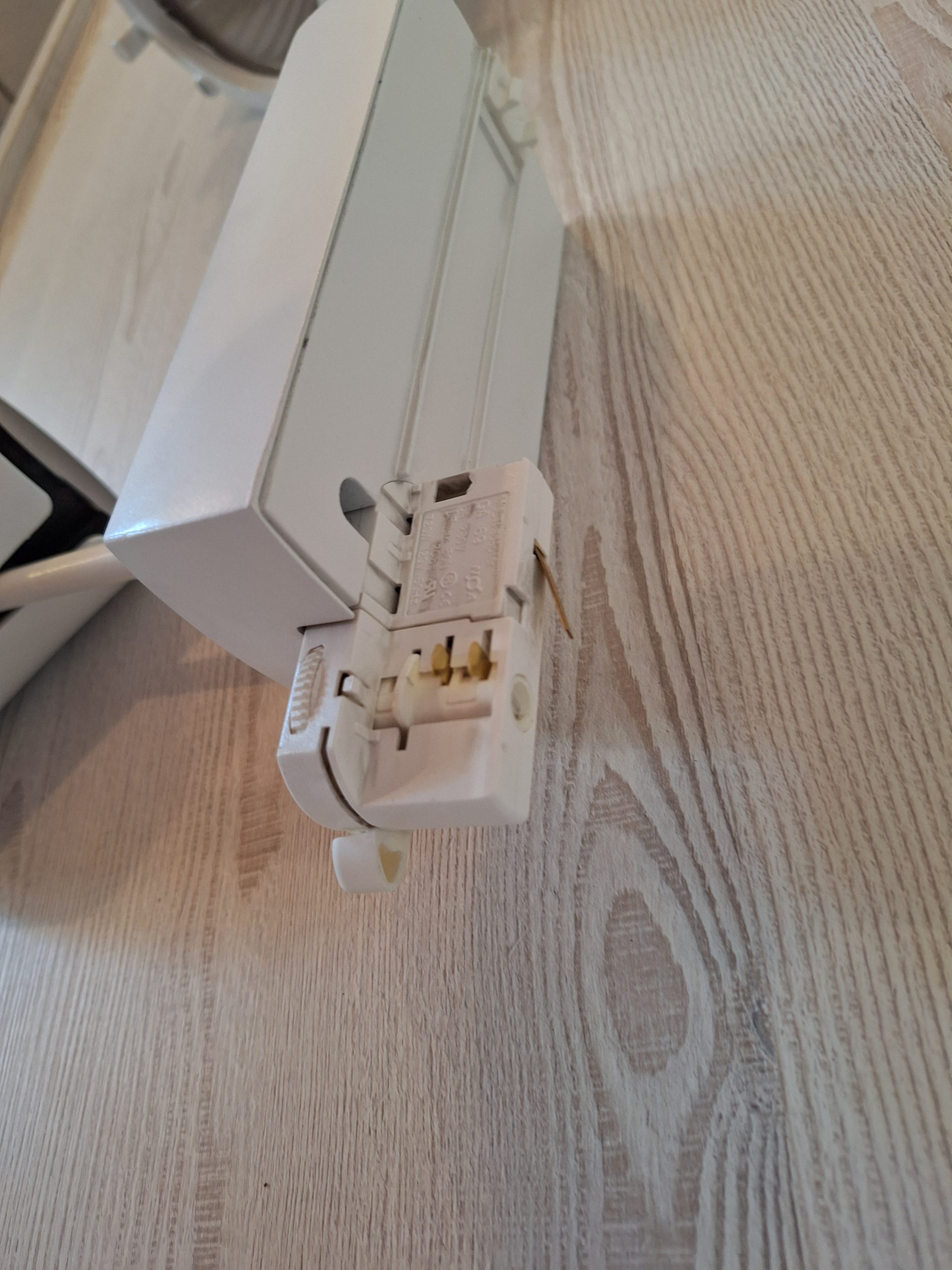 Prožektoriniai šviestuvai su Multi adapter GA69 – 6A, 250V (Viso 19vnt.)