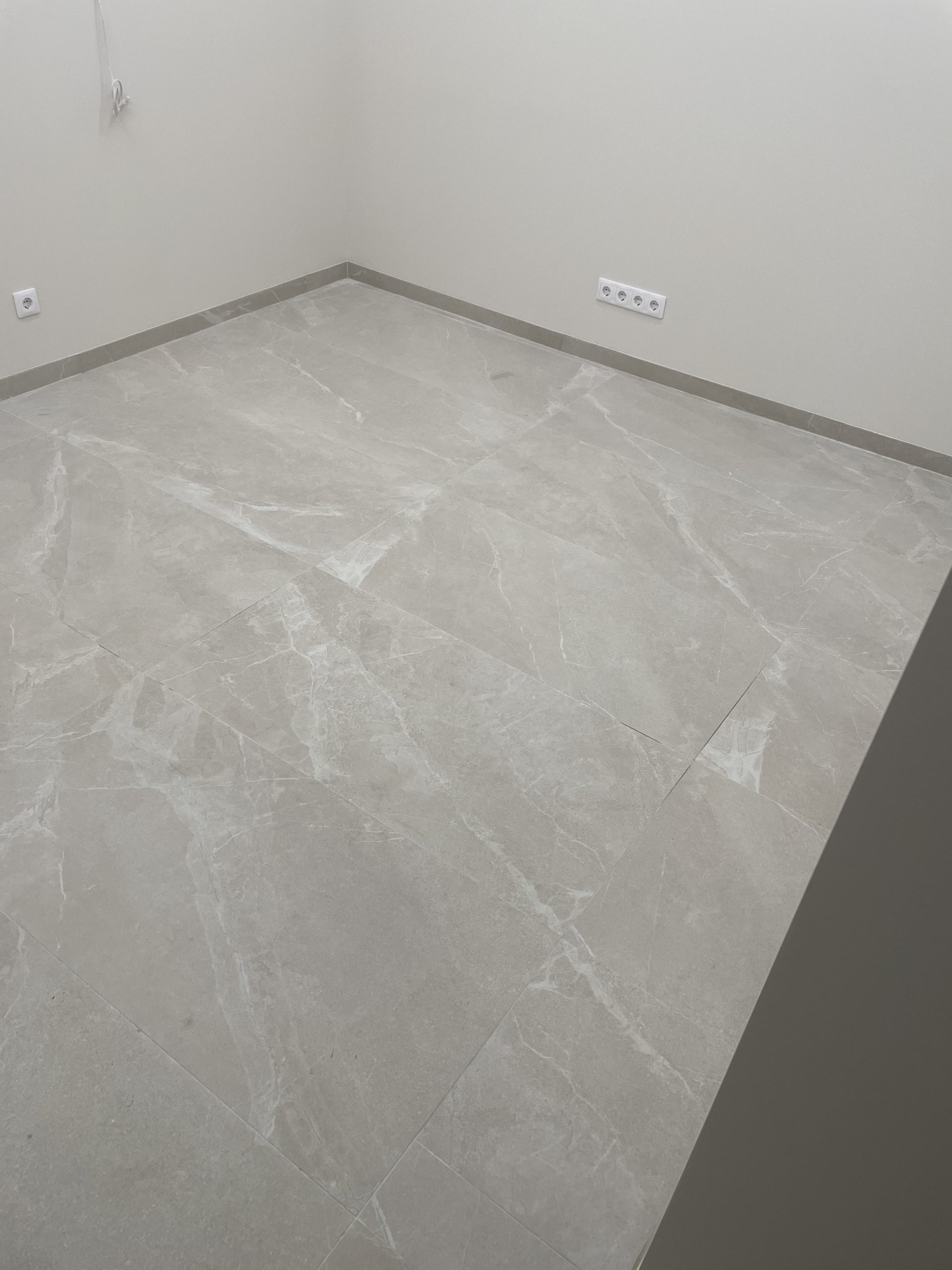 Akmens masės plytelės