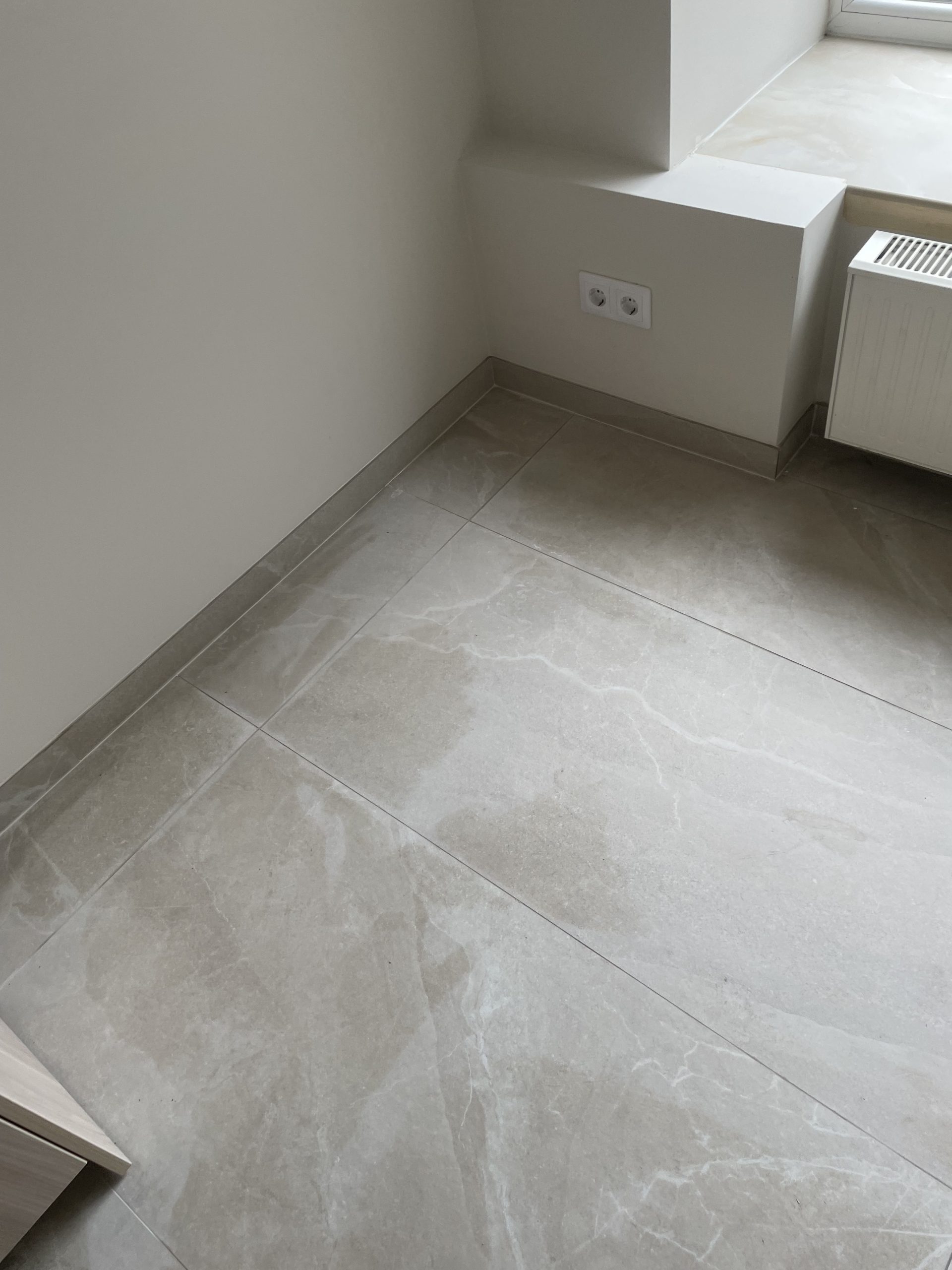 Akmens masės plytelės