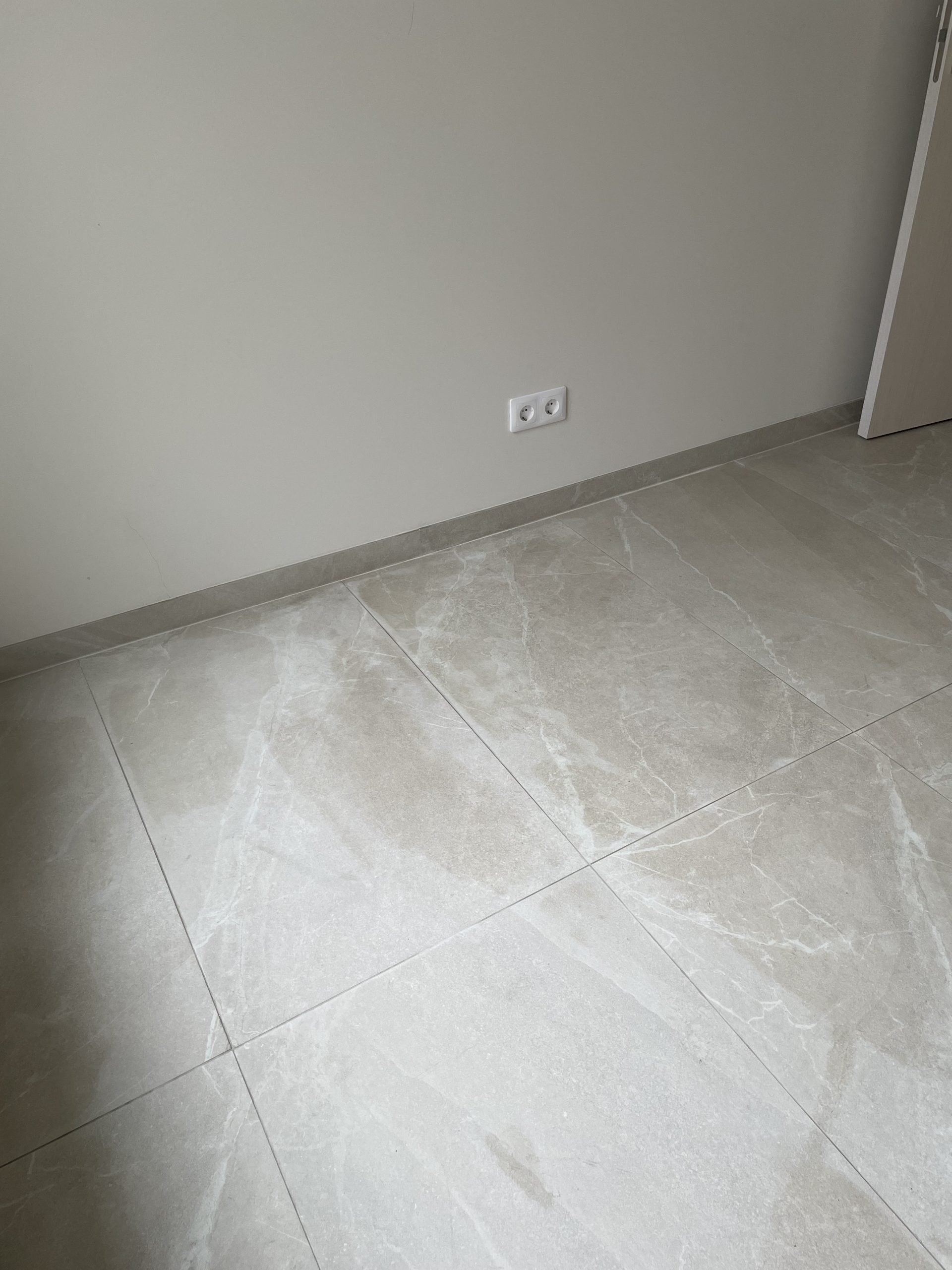 Akmens masės plytelės