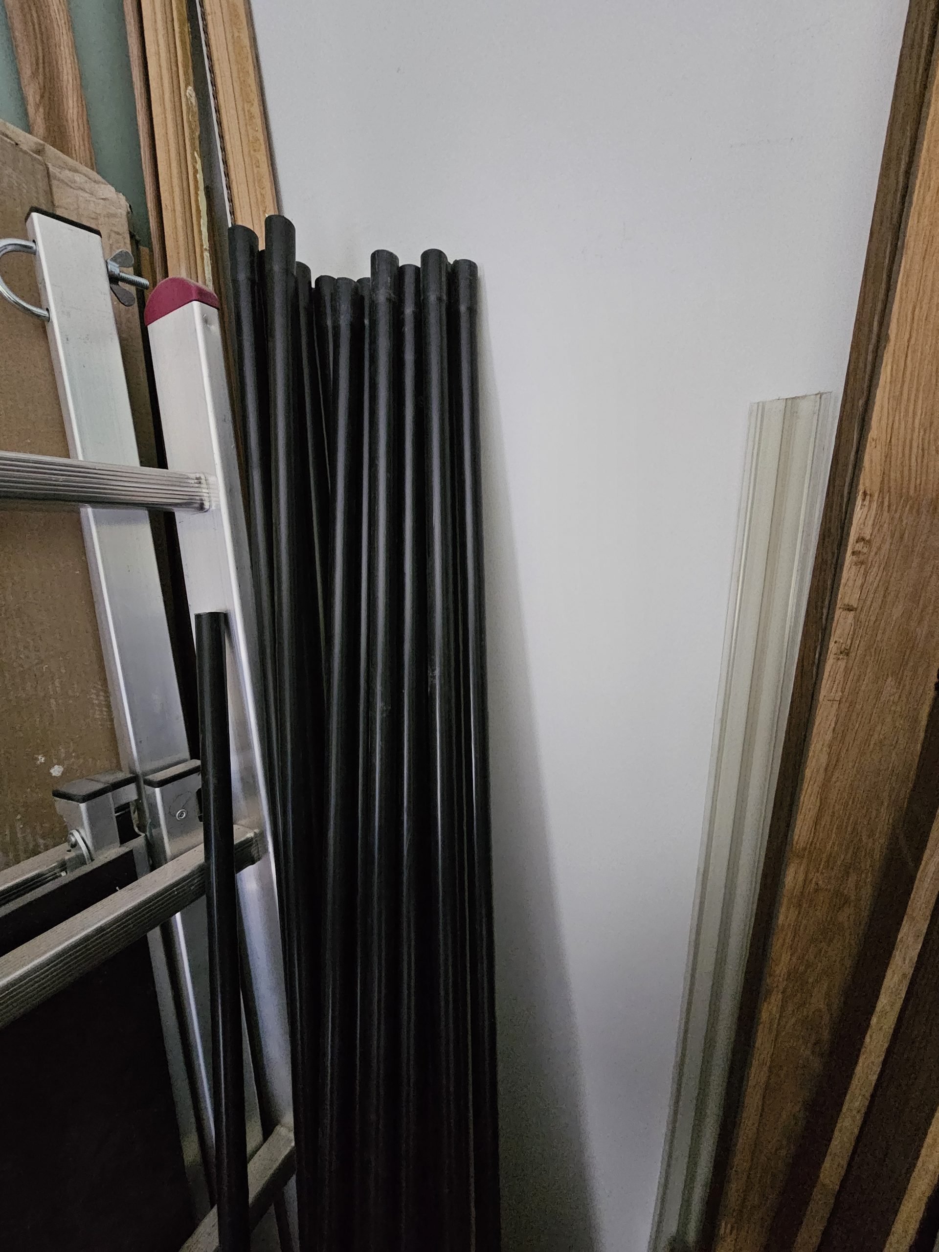 PVC vamzdis lygus RLm-20 išplatintu galu, juodas (2m)