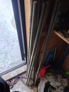 Nerūdijančio plieno strypai 8vnt , apie 1,37 ilgio ir 2,5 cm diametro