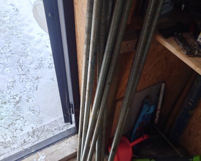 Nerūdijančio plieno strypai 8vnt , apie 1,37 ilgio ir 2,5 cm diametro