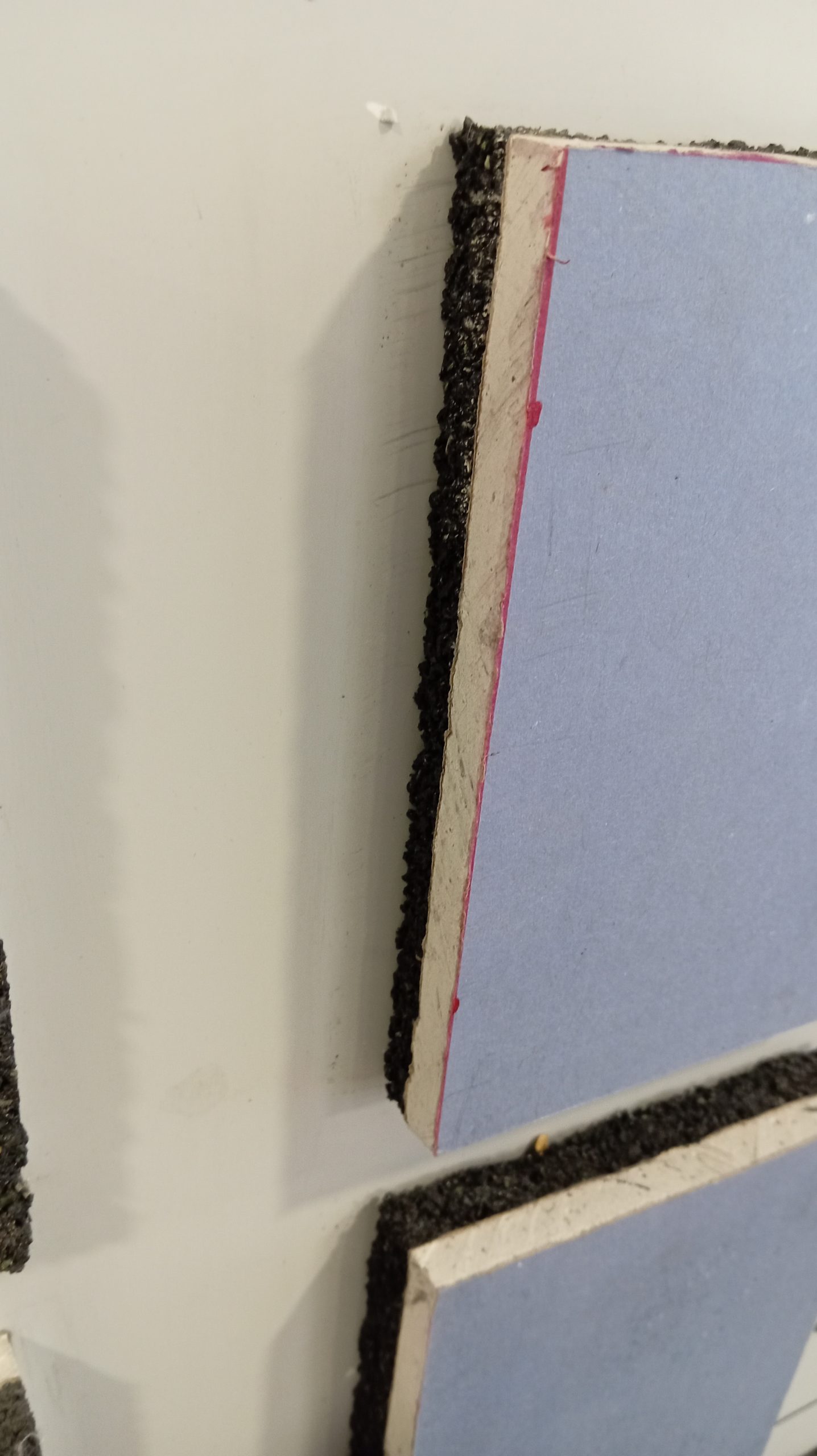 Garso izoliacinė plokštė, skirta sienoms ir luboms