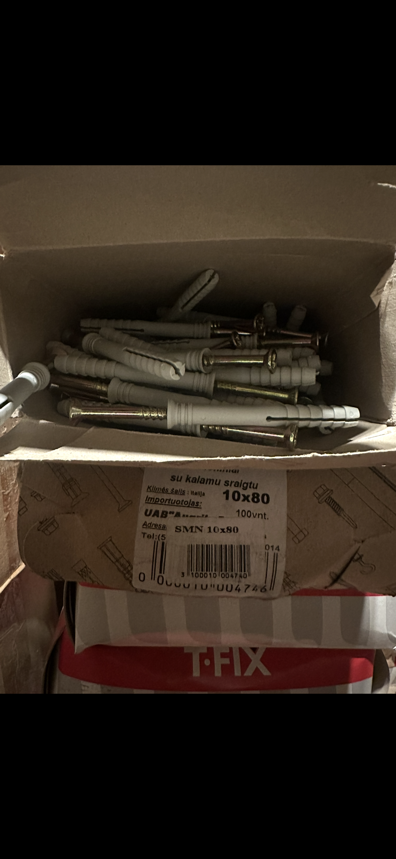 Pigiai parduodu Diubelius (10×80) ir Medvarščius (4.8×152).