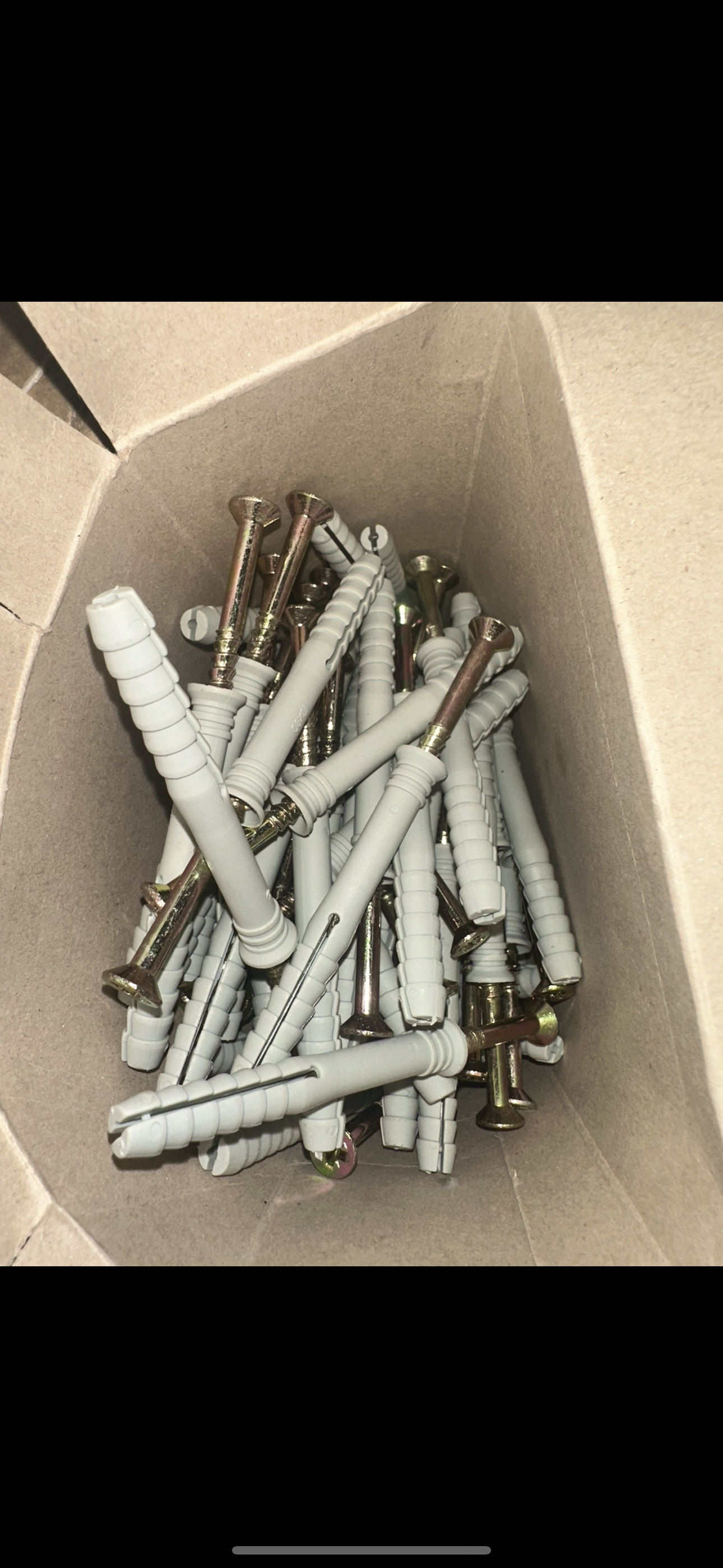 Pigiai parduodu Diubelius (10×80) ir Medvarščius (4.8×152).