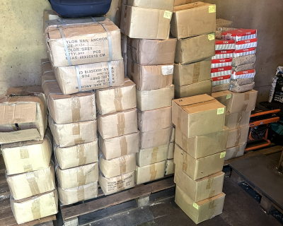 Pigiai parduodu Diubelius (10×80) ir Medvarščius (4.8×152).