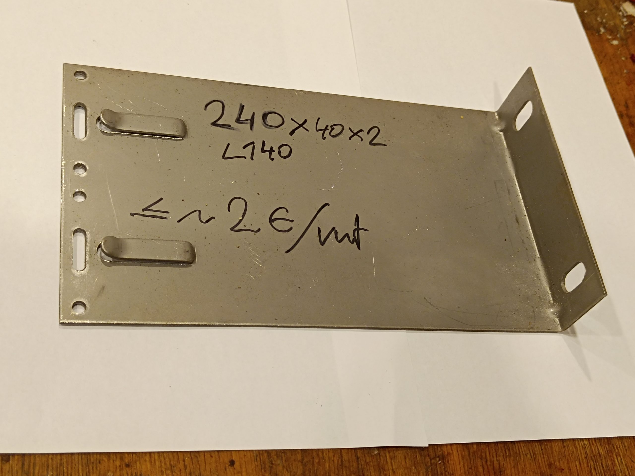 Kronsteinai ventiliuojamo fasado nerūdijančio plieno 240/40/2/L140