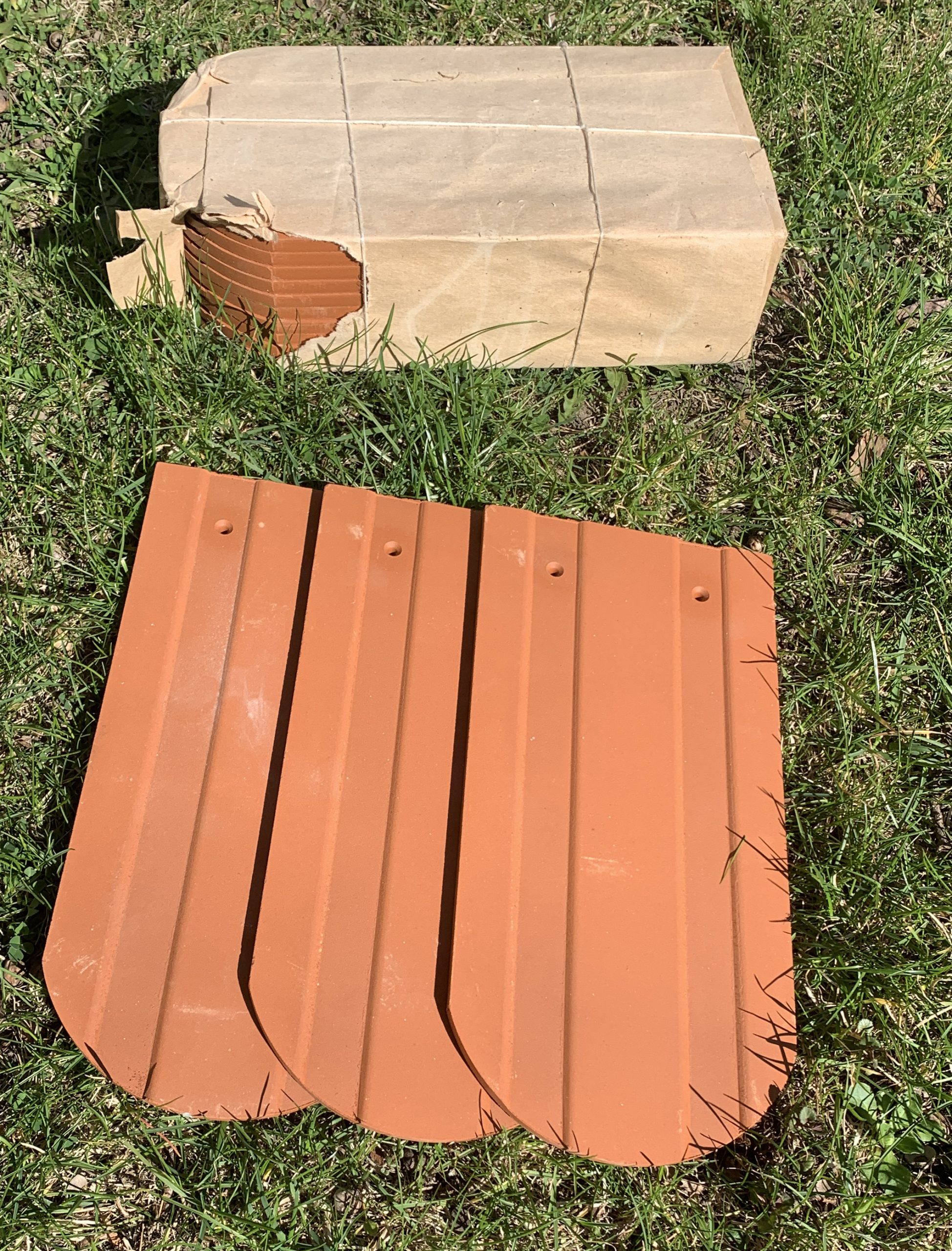 Molinės čerpės “Žvynai” (Biber) – nenaudotos, gamyklinėse pakuotėse (galima pirkti mažais kiekiais