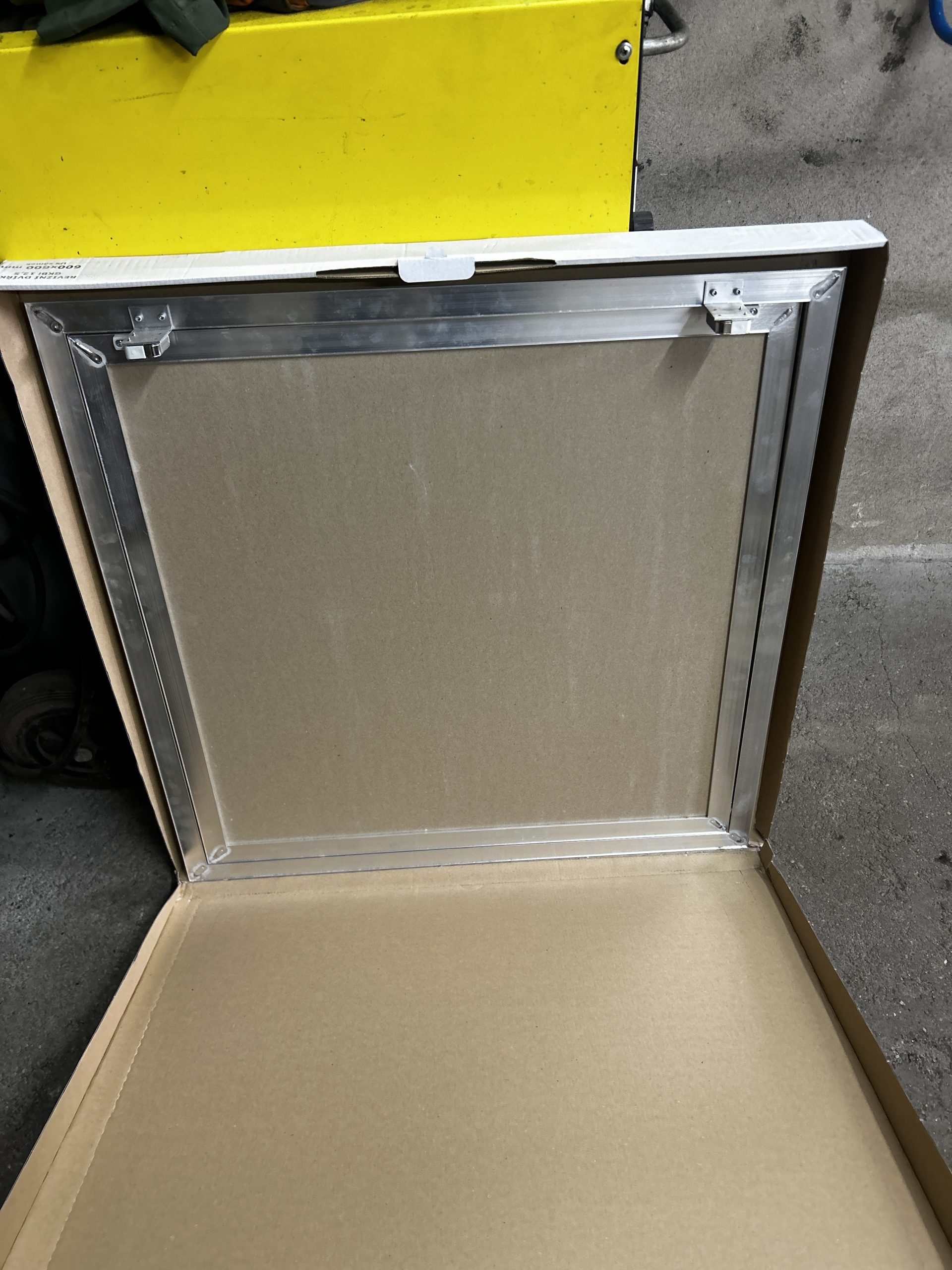 Gipso revizinės durelės