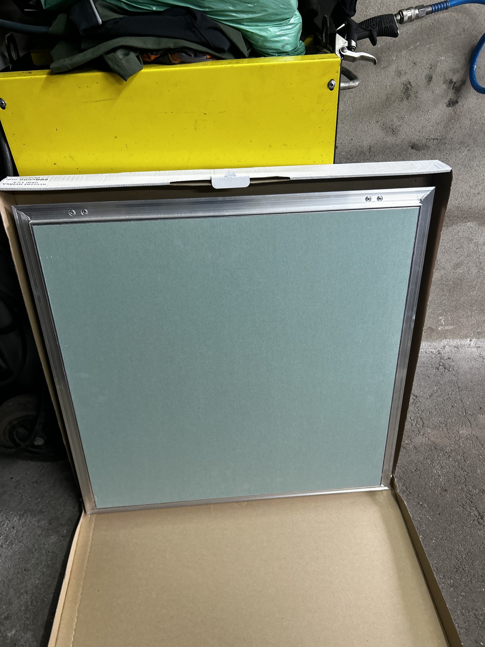 Gipso revizinės durelės