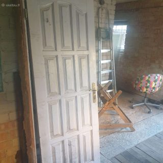 Parduodamos vidines nenaujos medines durys