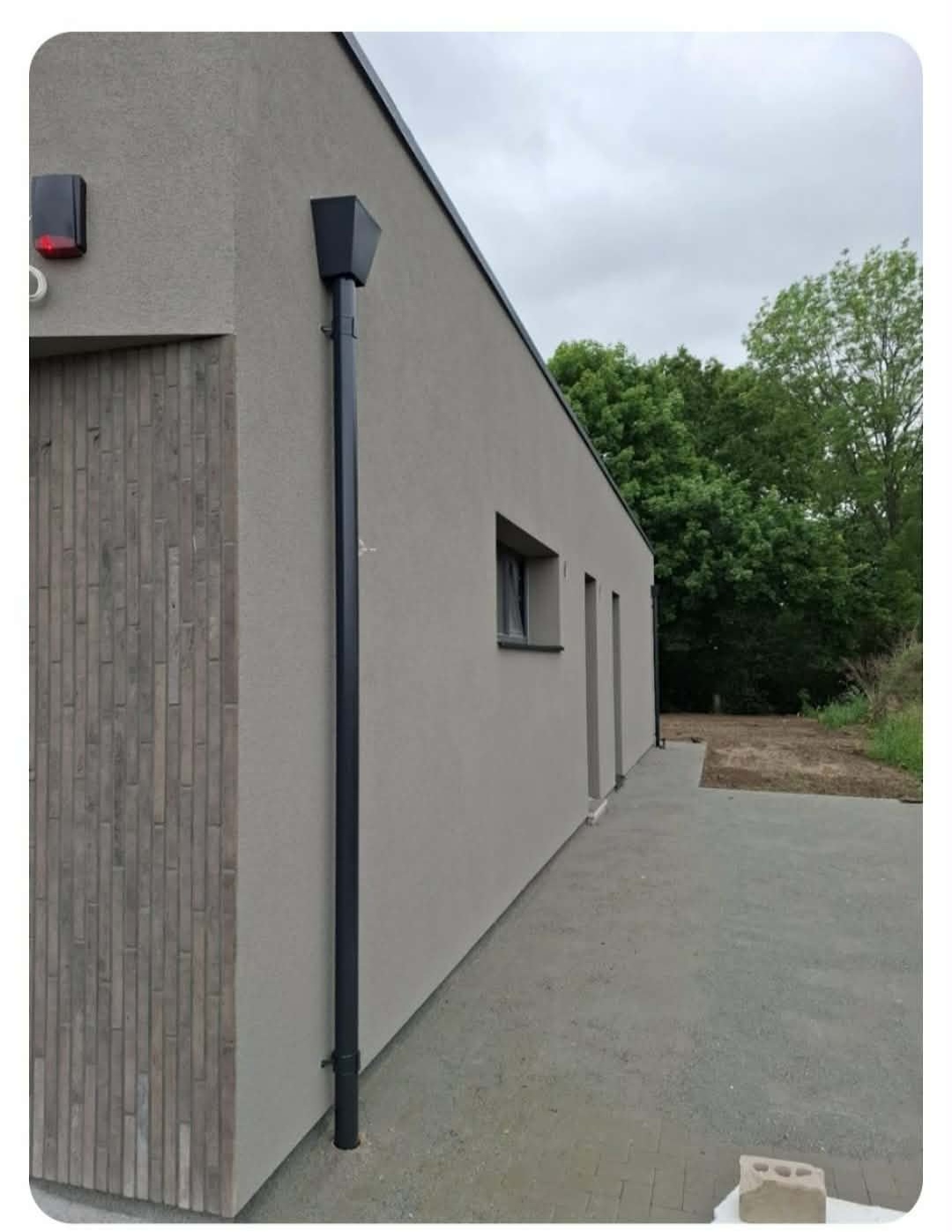 Parapetinė įlaja piltuvas