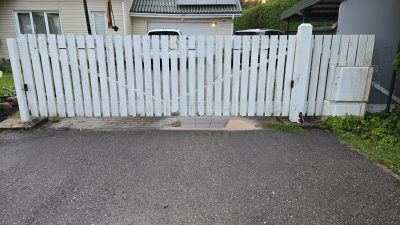Parduodu stumdomus vartus. Tvirtas plieninis rėmas. 4-5 m vartų plotis